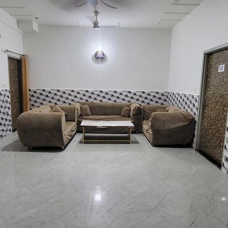 Hotel House Of Krishna Vrindāvan Zewnętrze zdjęcie